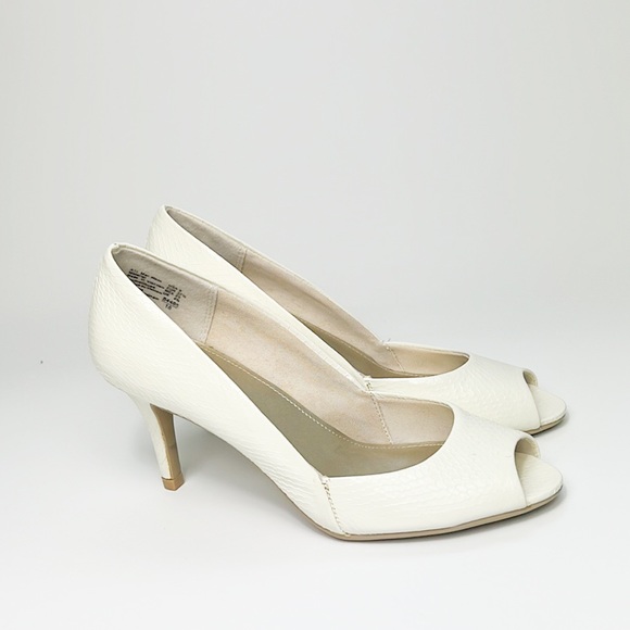 Fioni White Kitten Heels - Picture 3 of 5